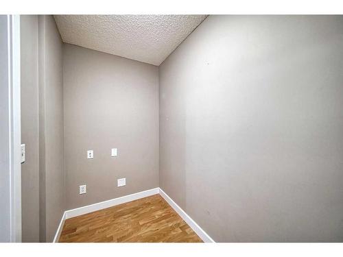 2101-211 Aspen Stone Boulevard Sw, Calgary, AB - Indoor Photo Showing Other Room