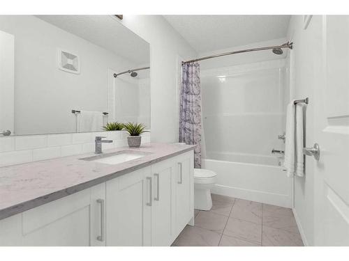 404 Harvest Grove Walk Ne, Calgary, AB - Indoor Photo Showing Bathroom