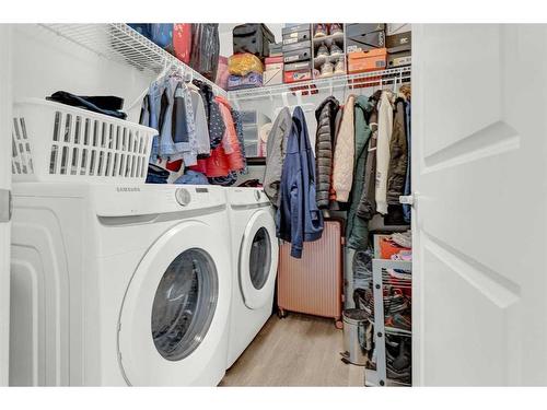 404 Harvest Grove Walk Ne, Calgary, AB - Indoor Photo Showing Laundry Room