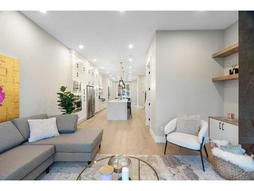 2414 35 Street Sw, Calgary, AB - Indoor Photo Showing Living Room