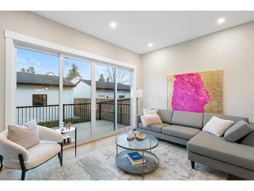 2414 35 Street Sw, Calgary, AB - Indoor Photo Showing Living Room