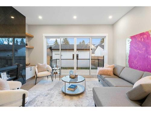 2414 35 Street Sw, Calgary, AB - Indoor Photo Showing Living Room