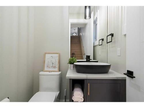 2414 35 Street Sw, Calgary, AB - Indoor Photo Showing Bathroom