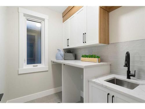 2414 35 Street Sw, Calgary, AB - Indoor Photo Showing Kitchen