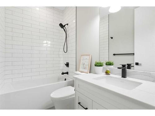 2414 35 Street Sw, Calgary, AB - Indoor Photo Showing Bathroom