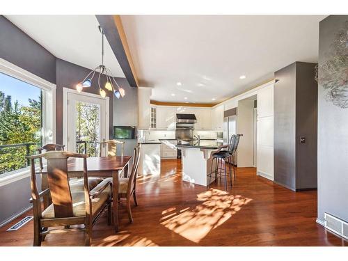 44 Sierra Vista Close Sw, Calgary, AB - Indoor Photo Showing Dining Room