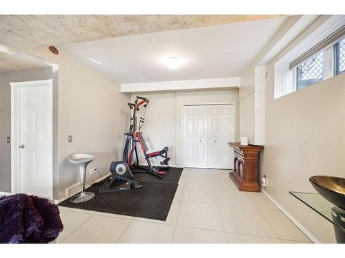 44 Sierra Vista Close Sw, Calgary, AB - Indoor Photo Showing Gym Room