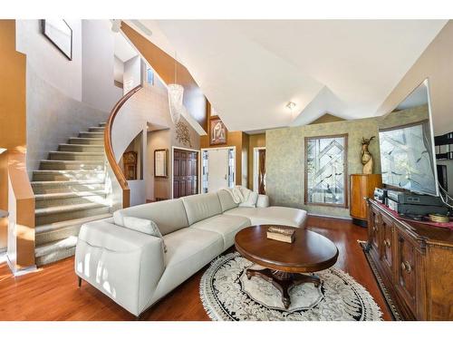 44 Sierra Vista Close Sw, Calgary, AB - Indoor Photo Showing Living Room