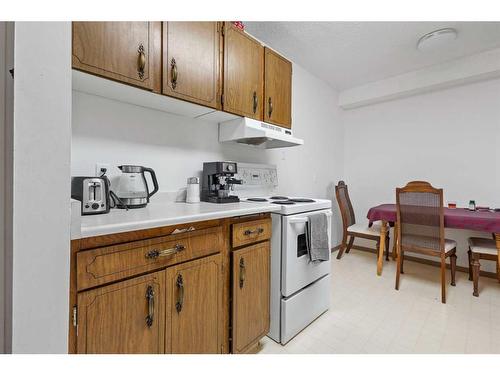 103-4328 4 Street Nw, Calgary, AB - Indoor Photo Showing Kitchen