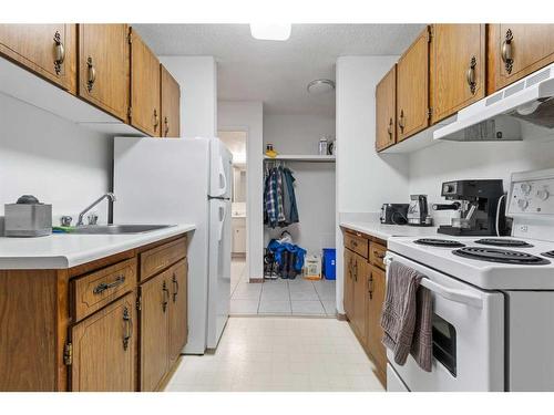 103-4328 4 Street Nw, Calgary, AB - Indoor Photo Showing Kitchen