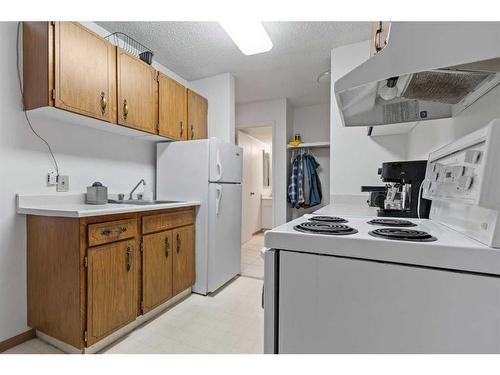 103-4328 4 Street Nw, Calgary, AB - Indoor Photo Showing Kitchen