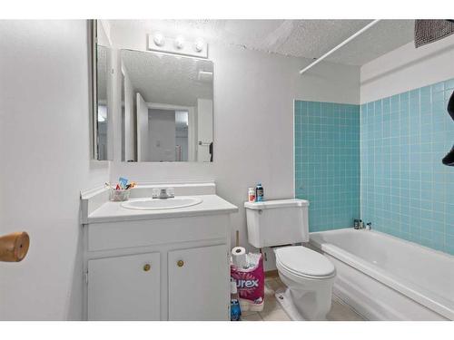 103-4328 4 Street Nw, Calgary, AB - Indoor Photo Showing Bathroom