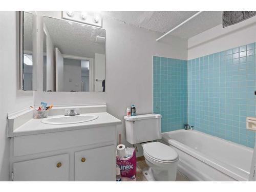 103-4328 4 Street Nw, Calgary, AB - Indoor Photo Showing Bathroom