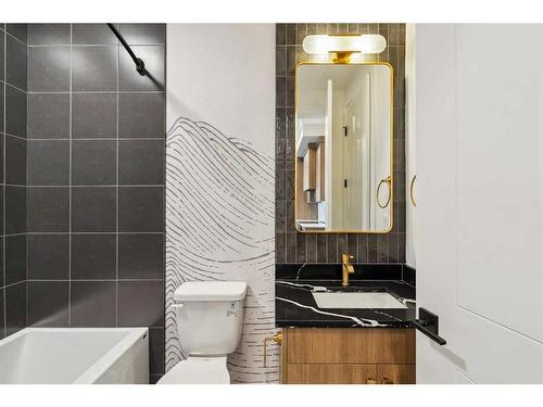 105-370 Dieppe Drive Sw, Calgary, AB - Indoor Photo Showing Bathroom