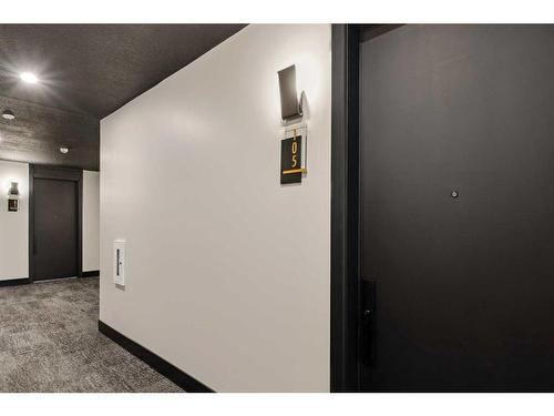 105-370 Dieppe Drive Sw, Calgary, AB - Indoor Photo Showing Other Room