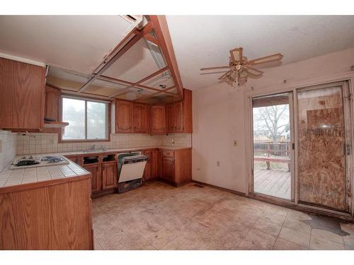 1176 Penrith Crescent Se, Calgary, AB - Indoor Photo Showing Kitchen