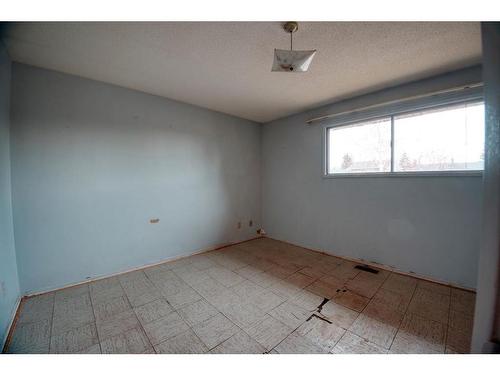 1176 Penrith Crescent Se, Calgary, AB - Indoor Photo Showing Other Room