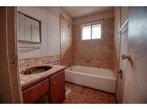 1176 Penrith Crescent Se, Calgary, AB - Indoor Photo Showing Bathroom