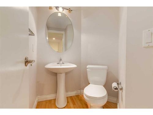 47 Prestwick Grove Se, Calgary, AB - Indoor Photo Showing Bathroom