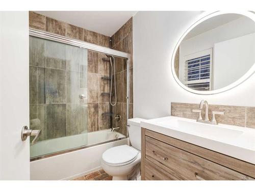 47 Prestwick Grove Se, Calgary, AB - Indoor Photo Showing Bathroom