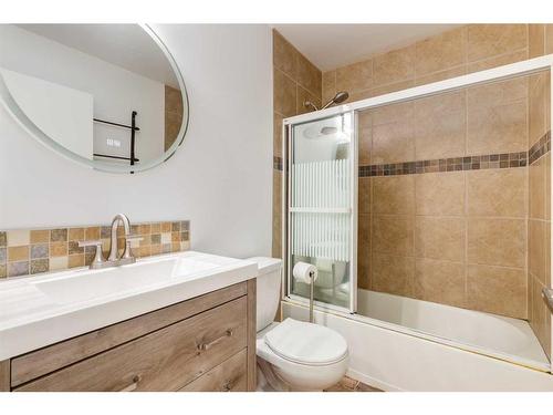 47 Prestwick Grove Se, Calgary, AB - Indoor Photo Showing Bathroom