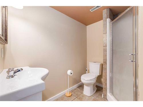 47 Prestwick Grove Se, Calgary, AB - Indoor Photo Showing Bathroom