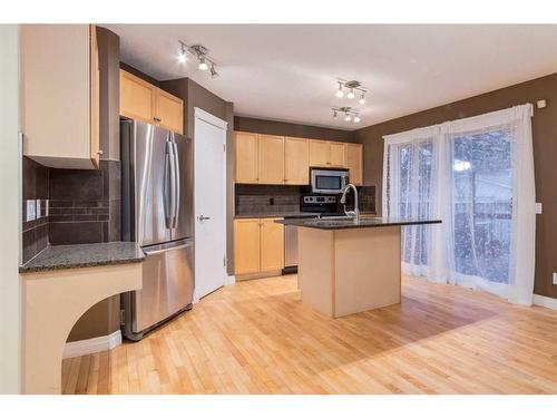 47 Prestwick Grove Se, Calgary, AB - Indoor Photo Showing Kitchen With Double Sink