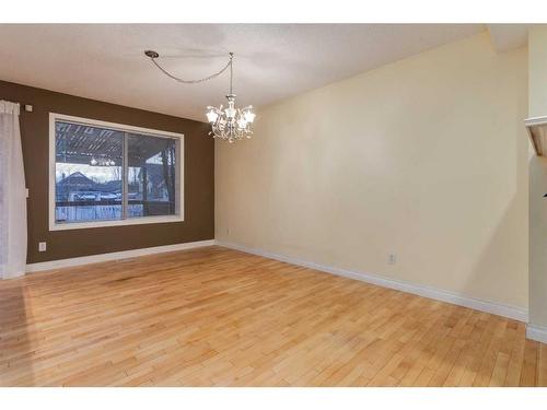 47 Prestwick Grove Se, Calgary, AB - Indoor Photo Showing Other Room