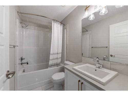 19 Homestead Close Ne, Calgary, AB - Indoor Photo Showing Bathroom