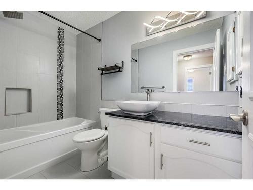 48 Macewan Meadow Rise Nw, Calgary, AB - Indoor Photo Showing Bathroom