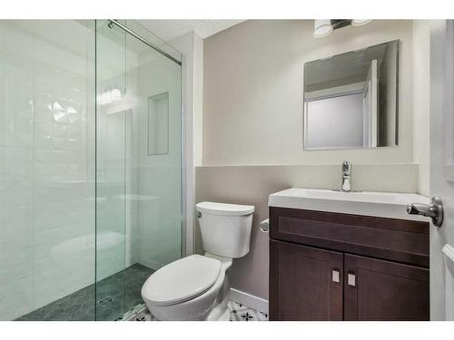 48 Macewan Meadow Rise Nw, Calgary, AB - Indoor Photo Showing Bathroom