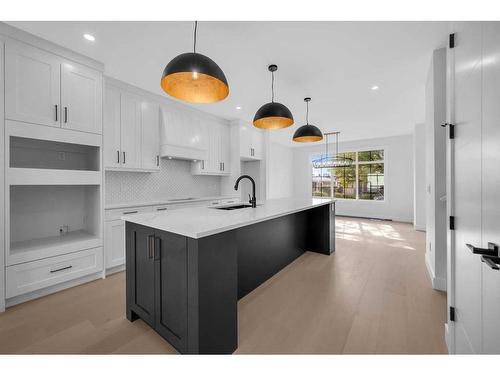 824 21 Avenue Nw, Calgary, AB - Indoor Photo Showing Kitchen With Upgraded Kitchen