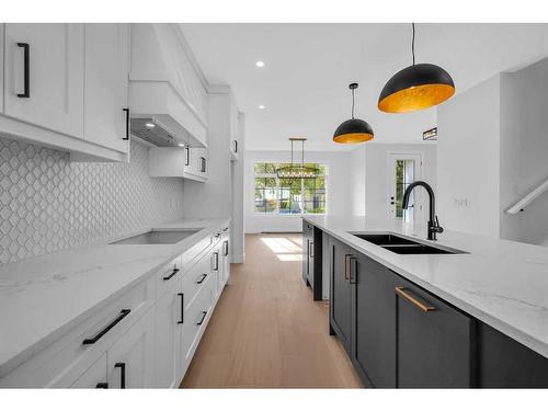 824 21 Avenue Nw, Calgary, AB - Indoor Photo Showing Kitchen With Double Sink With Upgraded Kitchen