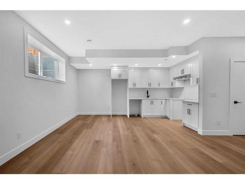 824 21 Avenue Nw, Calgary, AB - Indoor Photo Showing Kitchen