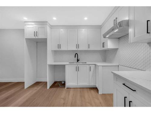 824 21 Avenue Nw, Calgary, AB - Indoor Photo Showing Kitchen