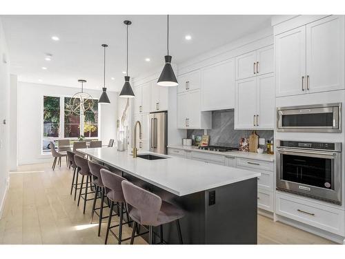 2614 31 Street Sw, Calgary, AB - Indoor Photo Showing Kitchen With Upgraded Kitchen