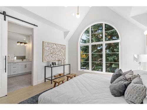 2614 31 Street Sw, Calgary, AB - Indoor Photo Showing Bedroom