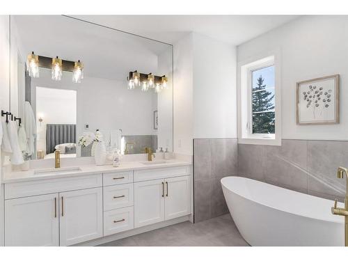 2614 31 Street Sw, Calgary, AB - Indoor Photo Showing Bathroom