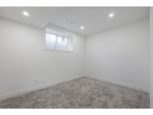 2614 31 Street Sw, Calgary, AB - Indoor Photo Showing Other Room