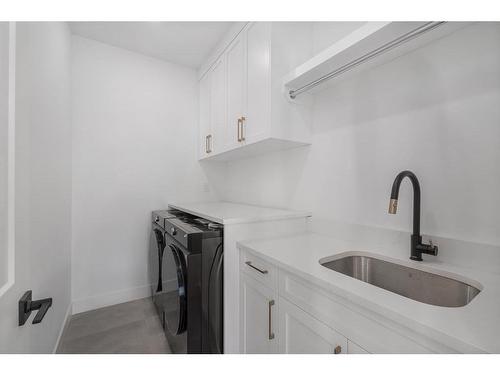 2614 31 Street Sw, Calgary, AB - Indoor Photo Showing Laundry Room