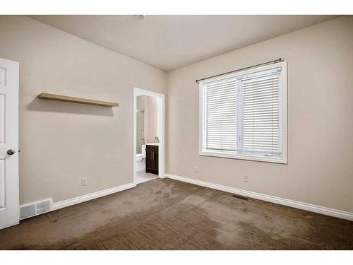 9 Simcrest Manor Sw, Calgary, AB - Indoor Photo Showing Other Room