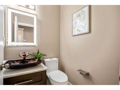 9 Simcrest Manor Sw, Calgary, AB - Indoor Photo Showing Bathroom