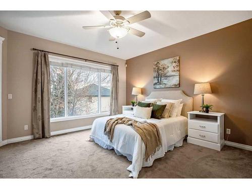 9 Simcrest Manor Sw, Calgary, AB - Indoor Photo Showing Bedroom