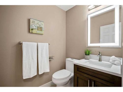 9 Simcrest Manor Sw, Calgary, AB - Indoor Photo Showing Bathroom