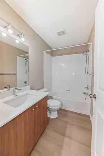 1417-1140 Taradale Drive Ne, Calgary, AB - Indoor Photo Showing Bathroom