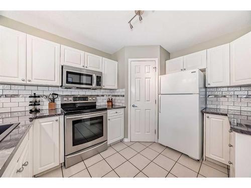 29 Chaparral Ridge Terrace Se, Calgary, AB - Indoor Photo Showing Kitchen