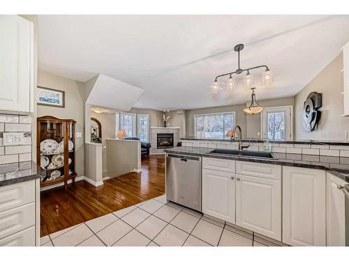 29 Chaparral Ridge Terrace Se, Calgary, AB - Indoor Photo Showing Kitchen