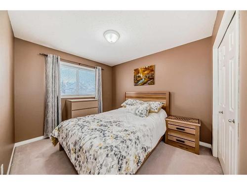 29 Chaparral Ridge Terrace Se, Calgary, AB - Indoor Photo Showing Bedroom