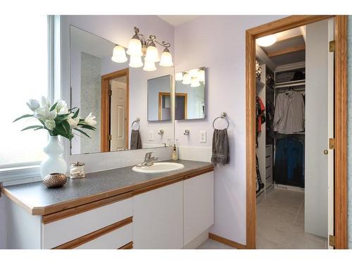 236 Valley Brook Court Nw, Calgary, AB - Indoor Photo Showing Bathroom