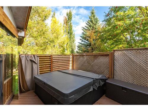 236 Valley Brook Court Nw, Calgary, AB 